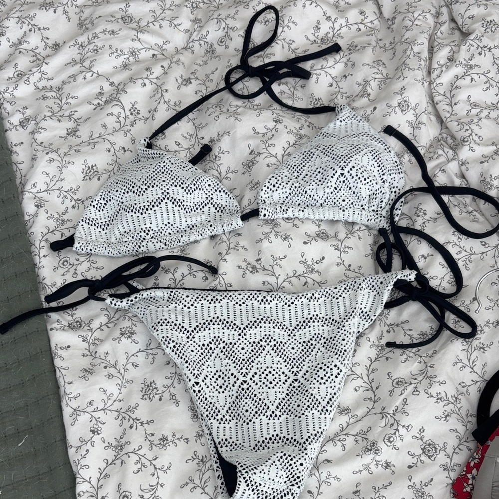 VENUS Black and White Patterned Bikini